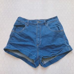 Levi’s x UO pinup denim shorts